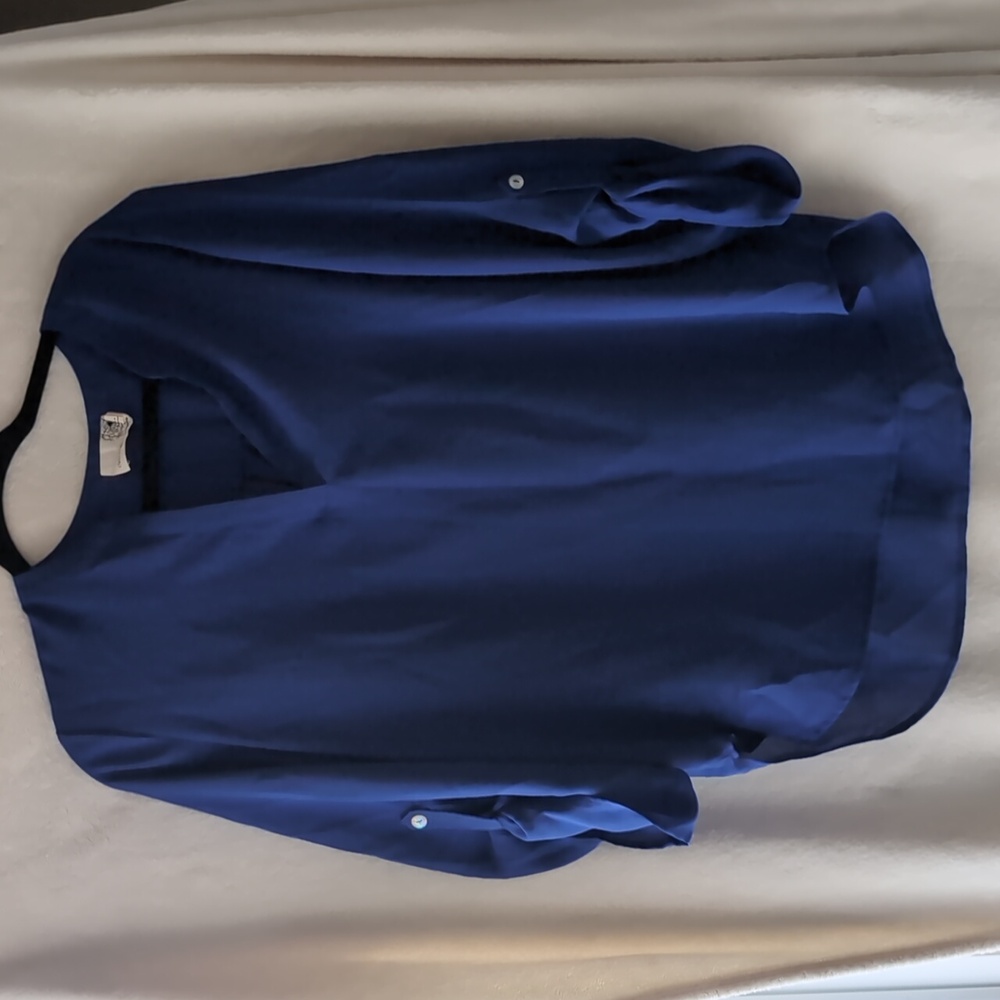 Everleigh split neck, rollable sleeve, blouse, size M